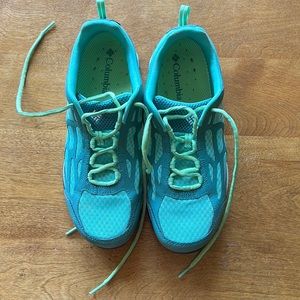 Columbia tech lite shoes in size 10